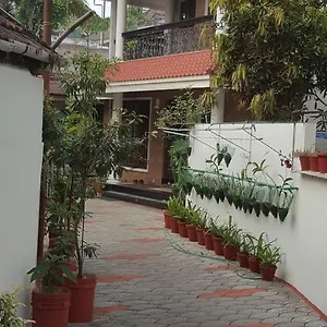 https://birds-nest-home-stay.kerala-hotels.net